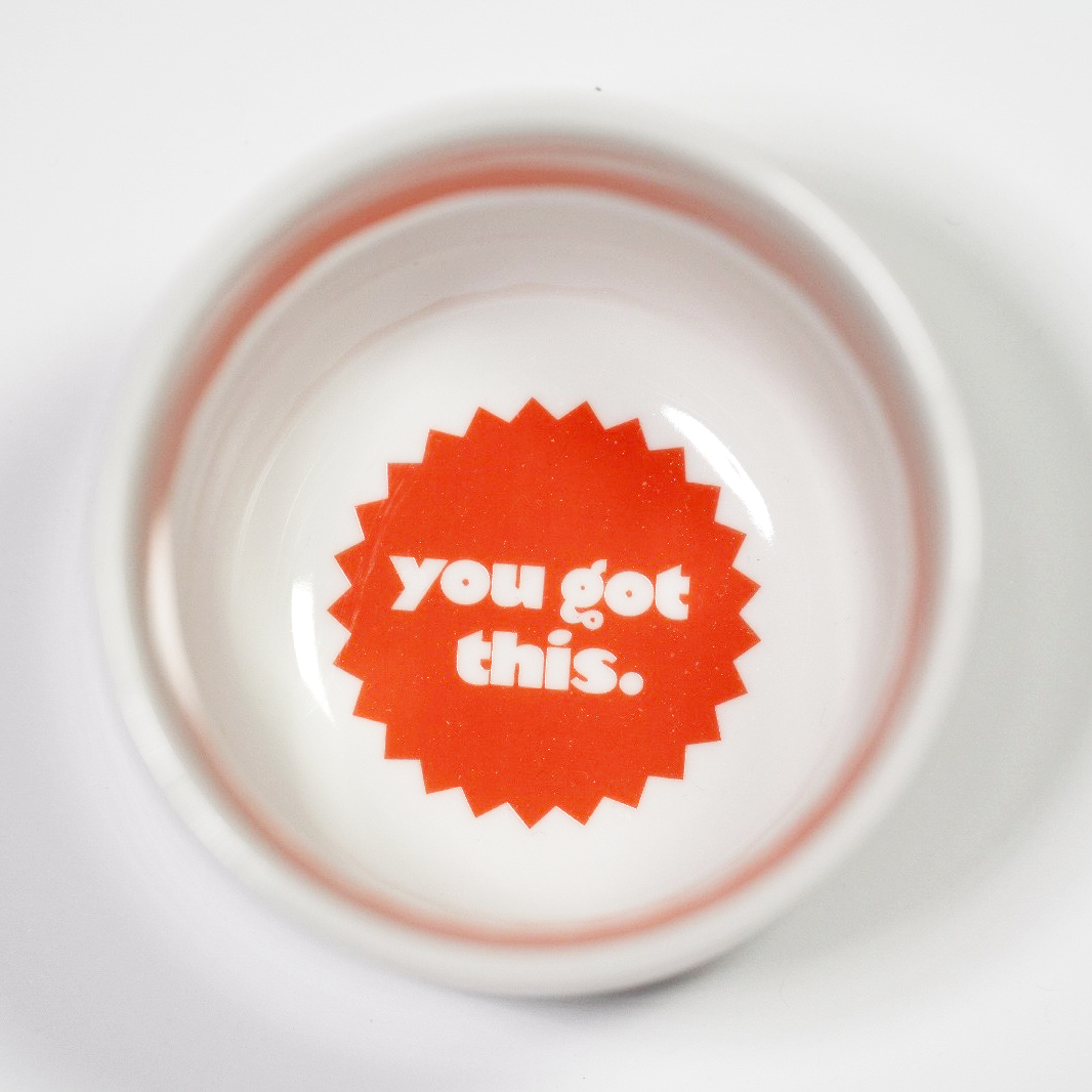 Porzellan Tasse von Tired Moms Club für Mama Geschenk zur Geburt